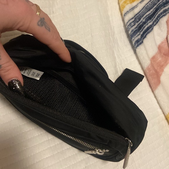 Lululemon black Crossbody fanny pack - Picture 4 of 4